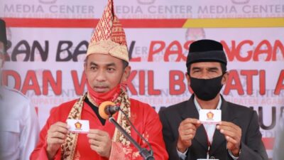Diiringi Gendang Tasa, Taslim-Syafrizal Mendaftar ke KPU Agam
