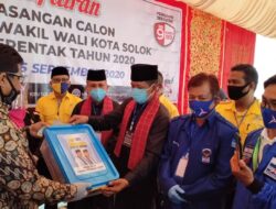 Pasangan Boris Adang Mendaftar ke KPU Kota Solok