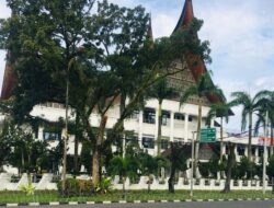 Bakal Adanya Turun Aksi, Gedung DPRD Sumbar Dipagari Kawat