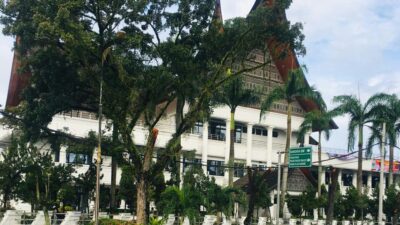 Bakal Adanya Turun Aksi, Gedung DPRD Sumbar Dipagari Kawat
