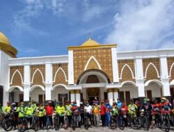 Bersepeda Bersama, Pjs Bupati Adib Sosialisasikan Perda AKB