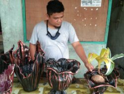 Kreatif ! Warga Agam Sulap Handuk Bekas Jadi Pot Bunga
