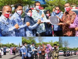 Pemko Pariaman Bagikan Masker Gratis dan 4 Mobil Ambulance untuk Puskesmas