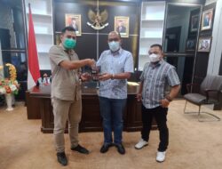 Ketua DPRD Sumbar Terima Reward AMP KI, Supardi : Terbuka Itu Menarik