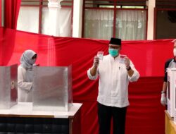 Wako Solok Gunakan Hak Pilihnya di TPS Makam Pahlawan