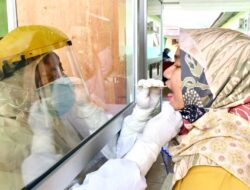 1.500 Guru di Padang Timur Lakukan Tes Swab Sebelum Tatap Muka