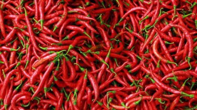 Jelang Akhir Tahun, Harga Cabai dan Bawang Melonjak Naik