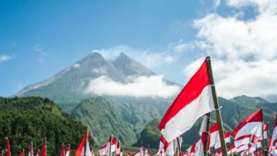 Kemendagri Tebar 10 Juta Bendera Merah Putih