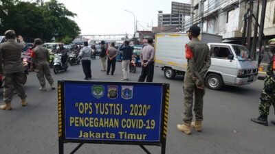 TNI-Polri Kawal Karantina Wilayah Tingkat RT/RW