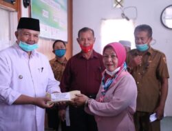 Wako Solok Salurkan Bantuan Untuk Kelompok Usaha Produktif