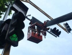Kabel Traffic Light di Depan Mesjid Raya Sumbar Dicuri