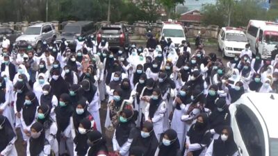 Minta Revisi Perbup, Ratusan Nakes Gelar Aksi Unjuk Rasa Ke DPRD Kabupaten Solok