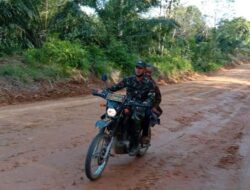 Tebar Kebaikan, Anggota Satgas TMMD 110/ Kodim 1201 Bonceng Warga
