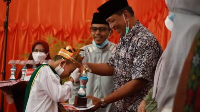 Bupati Pessel Hadiri Wisuda 50 Orang Hafidz Quran Rumah Tahfidz Ibnu Jannah Painan