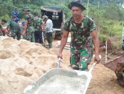 Gerobak Dorong Jadi Andalan Satgas TMMD 110/ Kodim 1201