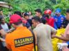 Penemuan korban terakhir, Della Sriyuli, tiga mahasiswa UNP yang hanyut terseret air bah di Air Terjun Lubuk Hitam, Padang. Foto : Istimewa
