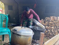 Juru Masak Satgas TMMD 110/ Kodim 1201 Olah Makanan Rumahan untuk Personil
