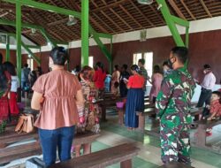 Personil Satgas TMMD 110/ Kodim 1201 Ibadah Minggu di Gereja Santa Maria Tolok