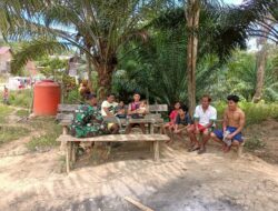 Kuatkan Kemanunggalan TNI dan Rakyat, Satgas TMMD 110/ Kodim 1201 Komsos di Dusun Palah