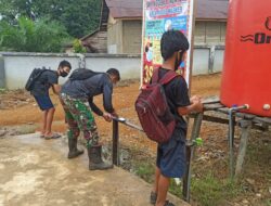 Tanamkan Sejak Dini, Satgas TMMD 110/ Kodim 1201 Ajarkan Pelajar SMP Cuci Tangan yang Benar