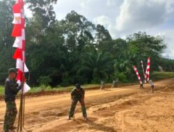 Semarak TMMD 110/ Kodim 1201, Umbul-umbul Dipasang di Sepanjang Jalan Desa Tolok