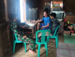 Sambangi Kadus Palah, Anggota Satgas TMMD 110/ Kodim 1201 Tanyakan Info Warga