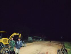 Waktu Istirahat Malam, Satgas TMMD 110/ Kodim 1201 Sempatkan Kunjungi Rumah Warga