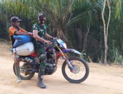 Personil Satgas TMMD 110/ Kodim 1201 Bantu Warga Bawakan Padi
