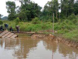 Hujan Deras Rendam Peralatan Pembangunan Jembatan TMMD 110/ Kodim 1201