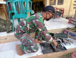 Tidak Ada Listrik, Satgas TMMD 110/ Mempawah, Antusias Perbaiki Mesin Genset Warga