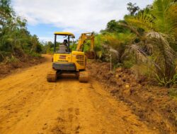Hindari Banjir, Satgas TMMD 110/ Kodim 1201 Turunkan Si Unyil