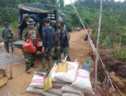 Gunakan Mobil Patroli, Satgas TMMD 110/ Kodim 1201 Bawa Peralatan Pengecoran Jembatan