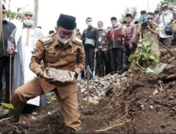 Bupati Tanah Datar Lakukan Peletakan Batu Pertama Pembangunan Ponpes Tarbiyah Islamiyah Nurul Yaqin