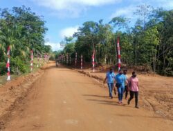 Antusias Warga Desa Tolok Lihat Hasil Pembangunan Jalan