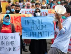 Minta Turunkan Bupati, Aliansi Masyarakat Pessel Lakukan Aksi