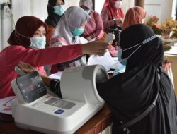 65 Nakes Jalani Vaksinasi Susulan di Padang Panjang