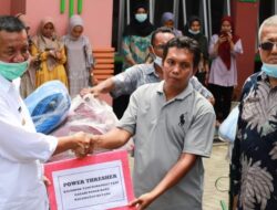 Bupati Serahkan Bantuan Alsintan Kepada Kelompok Tani Pessel