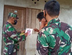 Satgas TMMD 110/ Kodim 1201 Pasang Stiker 5M di Rumah-rumah Penduduk