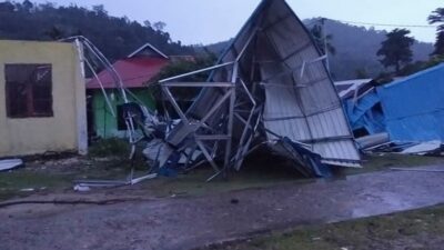 Cuaca Ekstrim Melanda Wilayah Pessel, Puluhan Rumah Rusak Parah