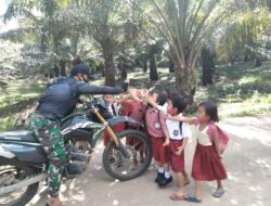 20 Hari Berjalannya TMMD, Anak-anak Manja ke Personil Satgas TMMD