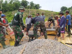 Semangat dan Kekompakan Warga Dengan Satgas TMMD 110 / Kodim 1201 Mengerjakan Jembatan beton