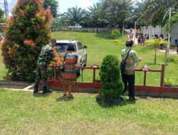 Ibadah Minggu Pagi, Anggota Satgas TMMD Kodim 1201 Ajari Lagi Warga Cuci Tangan Yang Benar