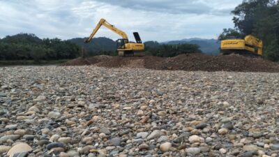 Pemkab Pessel Mulai Lakukan Pengendalian Banjir Batang Tapan