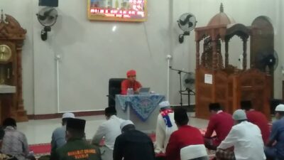 Ustadz Orange Berikan Tausiyah Shalat Shubuh Di Masjid Akbar Baiturrahman Painan