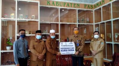 PT.Taspen Serahkan Bantuan Lima Unit Kursi Roda ke Pemda Pasbar