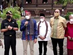 Menpar dan Ekonomi Kreatif Sandiaga Uno Kunjungi Istano Basa Pagaruyung