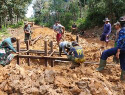 Anggota Satgas TMMD 110/ Kodim 1201 Mulai Kerjakan Box Cluvert Kedua