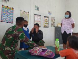 Anggota Satgas TMMD 110/ Kodim 1201 Sosialisasikan Prokes Di Sekolah PAUD Desa Tolok