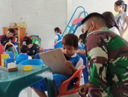 Bermain Dengan Anak-anak PAUD Desa Tolok