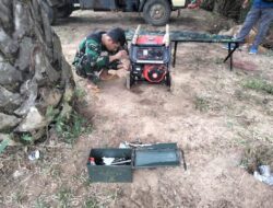 Personil Satgas TMMD Bantu Warga Menggembala Sapi